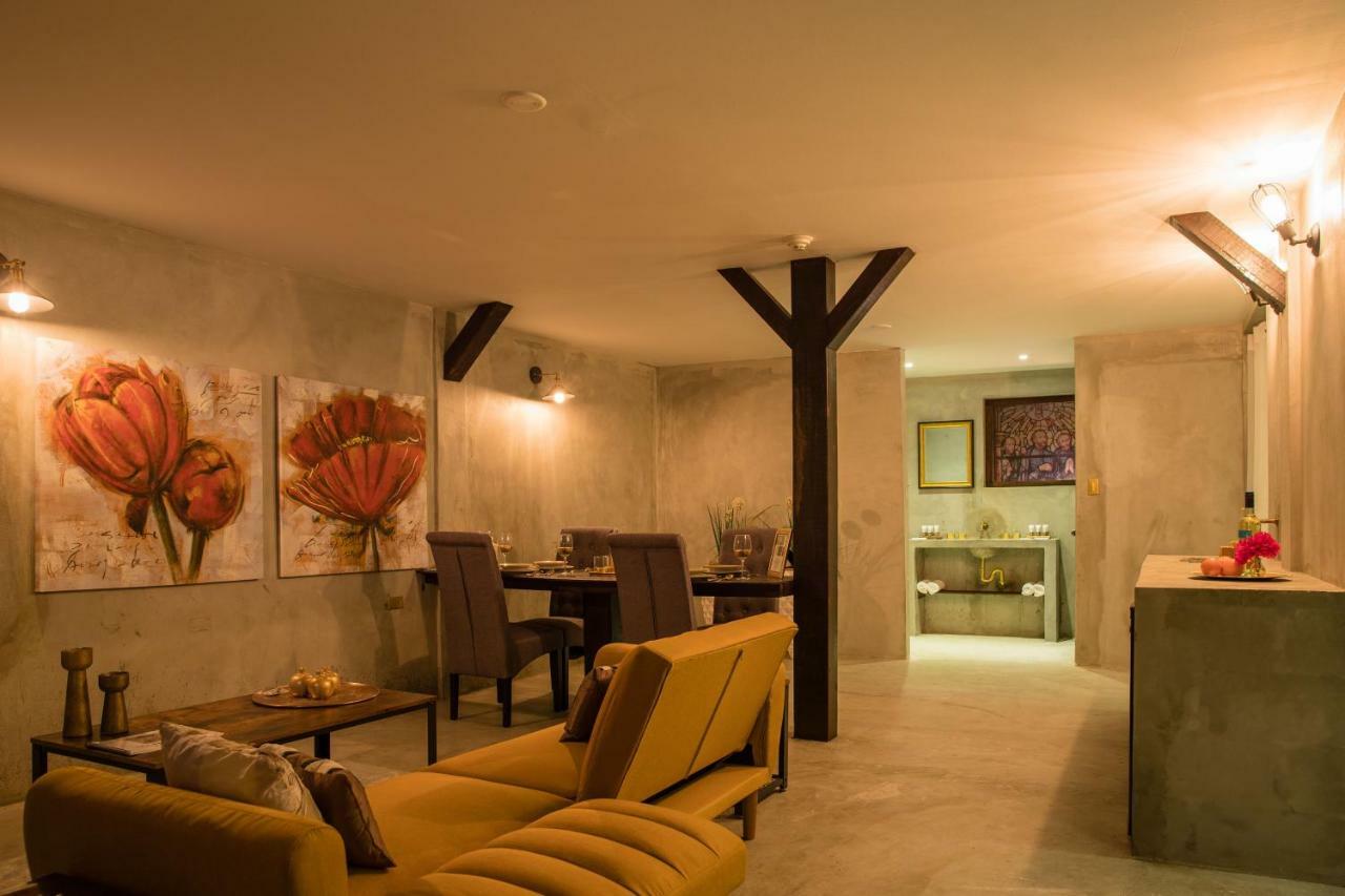 Monastery Suites 오란제스타트 외부 사진