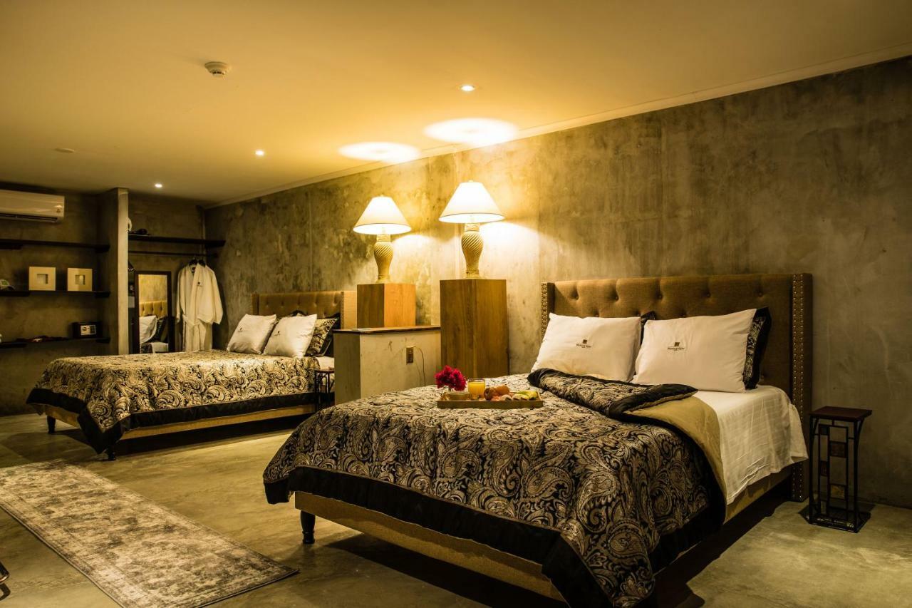 Monastery Suites 오란제스타트 외부 사진